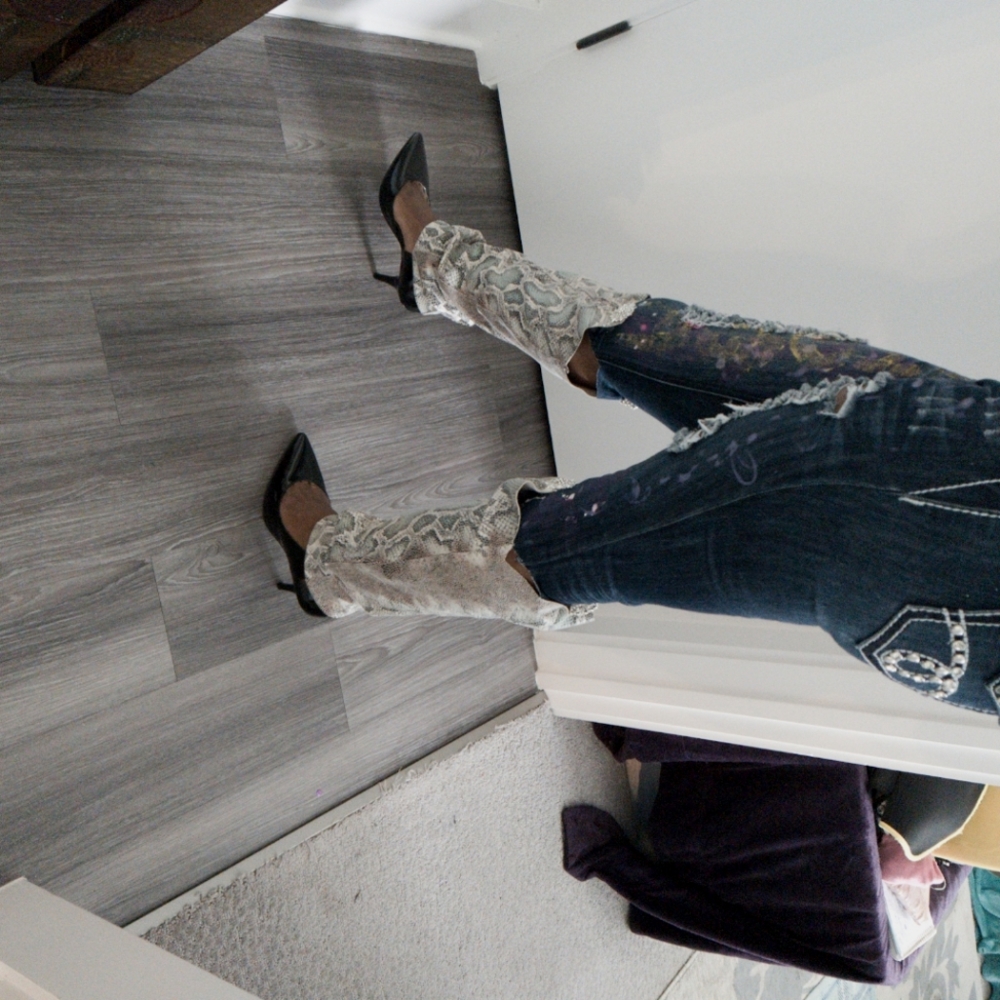 Snakeskin jeggings